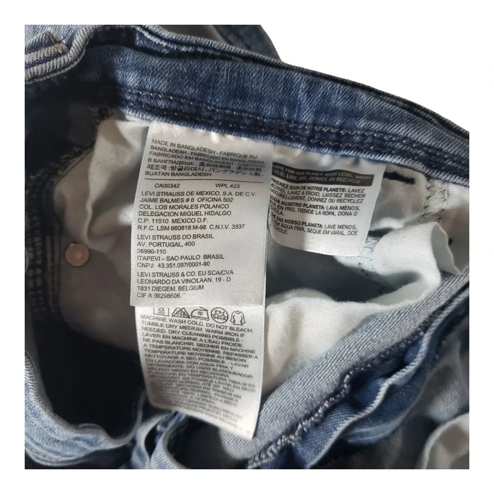 Levis Womens Medium Wash Denim Shorts Size 10 W30 Mid Rise Blue Casual Summer